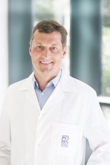 Андреас Бахер, доктор по медицина